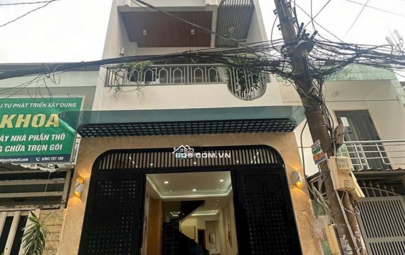  NHÀ 4 TẦNG BTCT HẺM XE HƠI GẦN TRƯỜNG CHINH – EMART 2 (TÂN BÌNH)  Vị trí đắc địa, hẻm xe hơi thông thoáng, sát đường xe tải tránh.